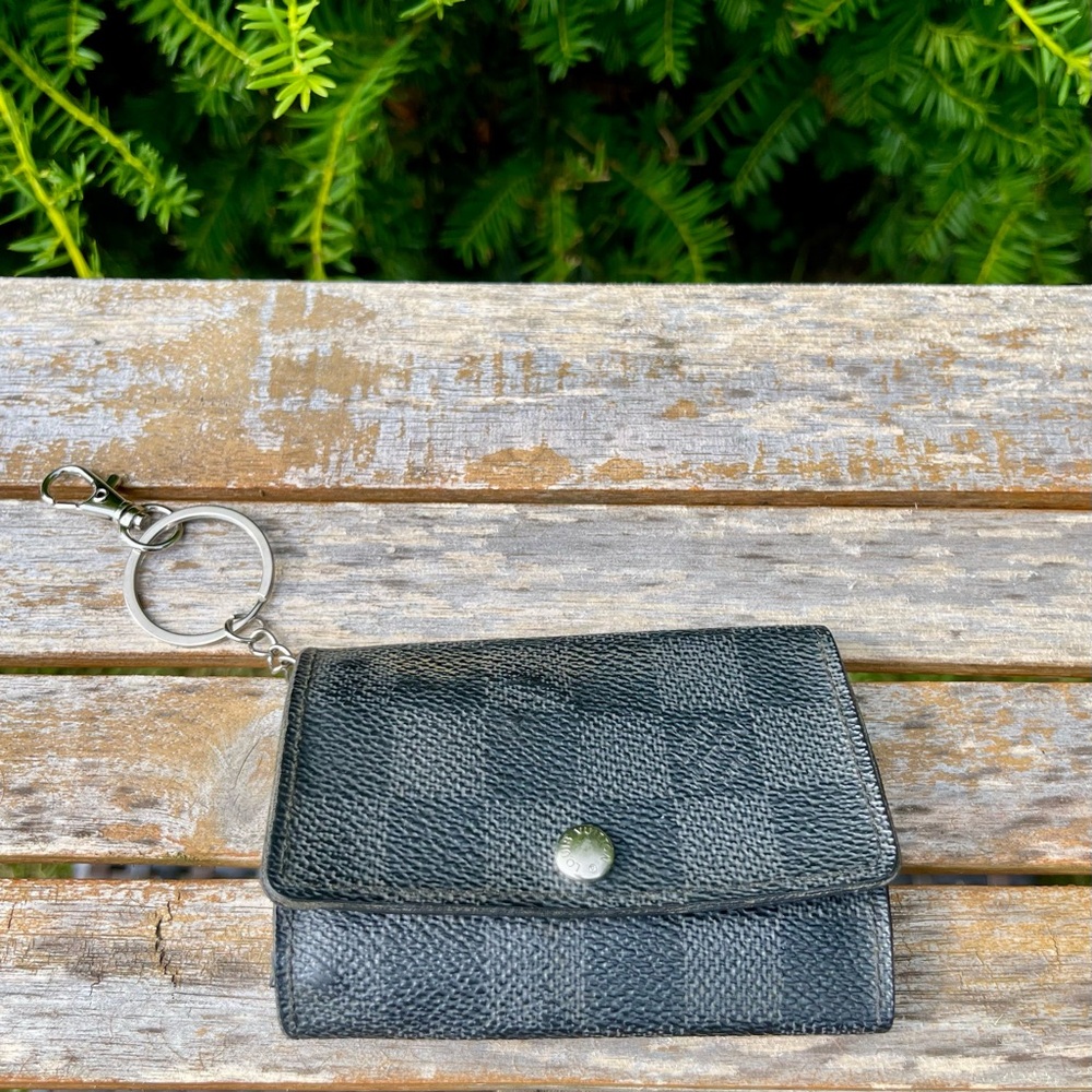 Louis Vuitton Damier Graphite 6 Key Holder + Unbranded Keychain| Wallet | Unisex